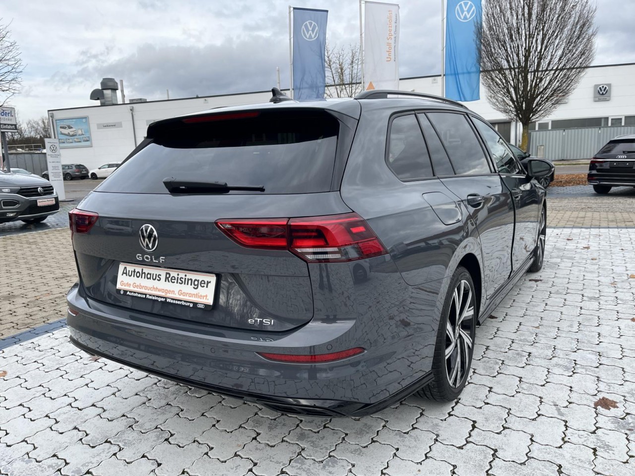 Golf VIII Variant 1,5 eTSI R-Line DSG (LED+Navi+ACC)