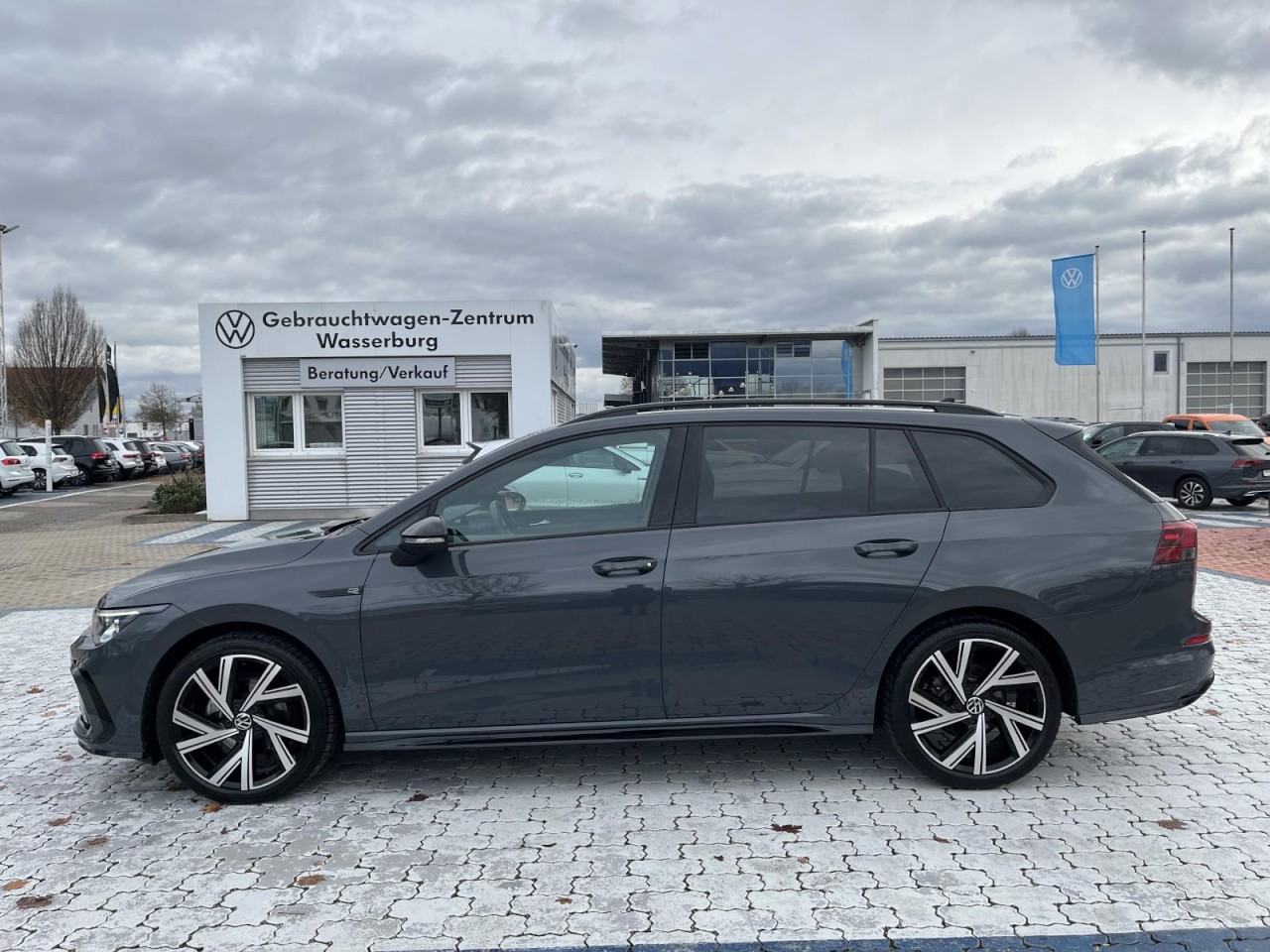 Golf VIII Variant 1,5 eTSI R-Line DSG (LED+Navi+ACC)