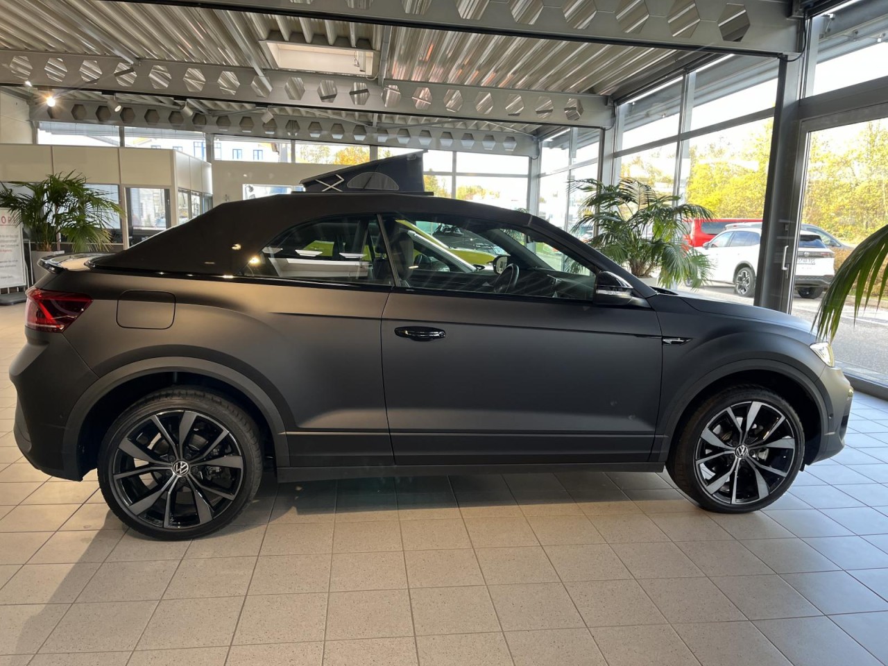 T-Roc Cabriolet 1,5 TSI DSG EDITION BLACK PLUS DSG (Leder+Navi+DCC+AHK)