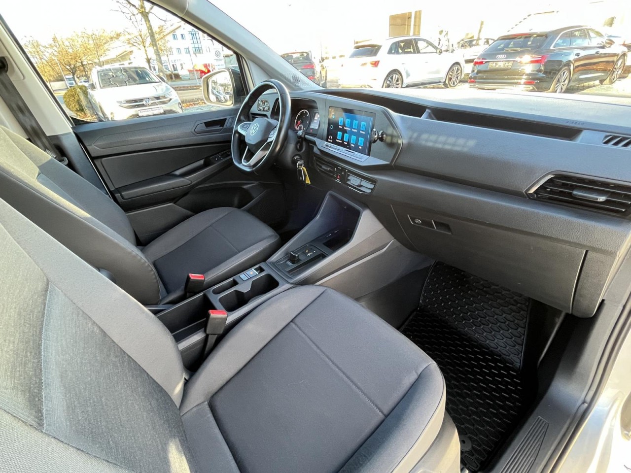 Caddy 2.0 TDI Cargo DSG (NAVI+LED+RearView+Sthz..)