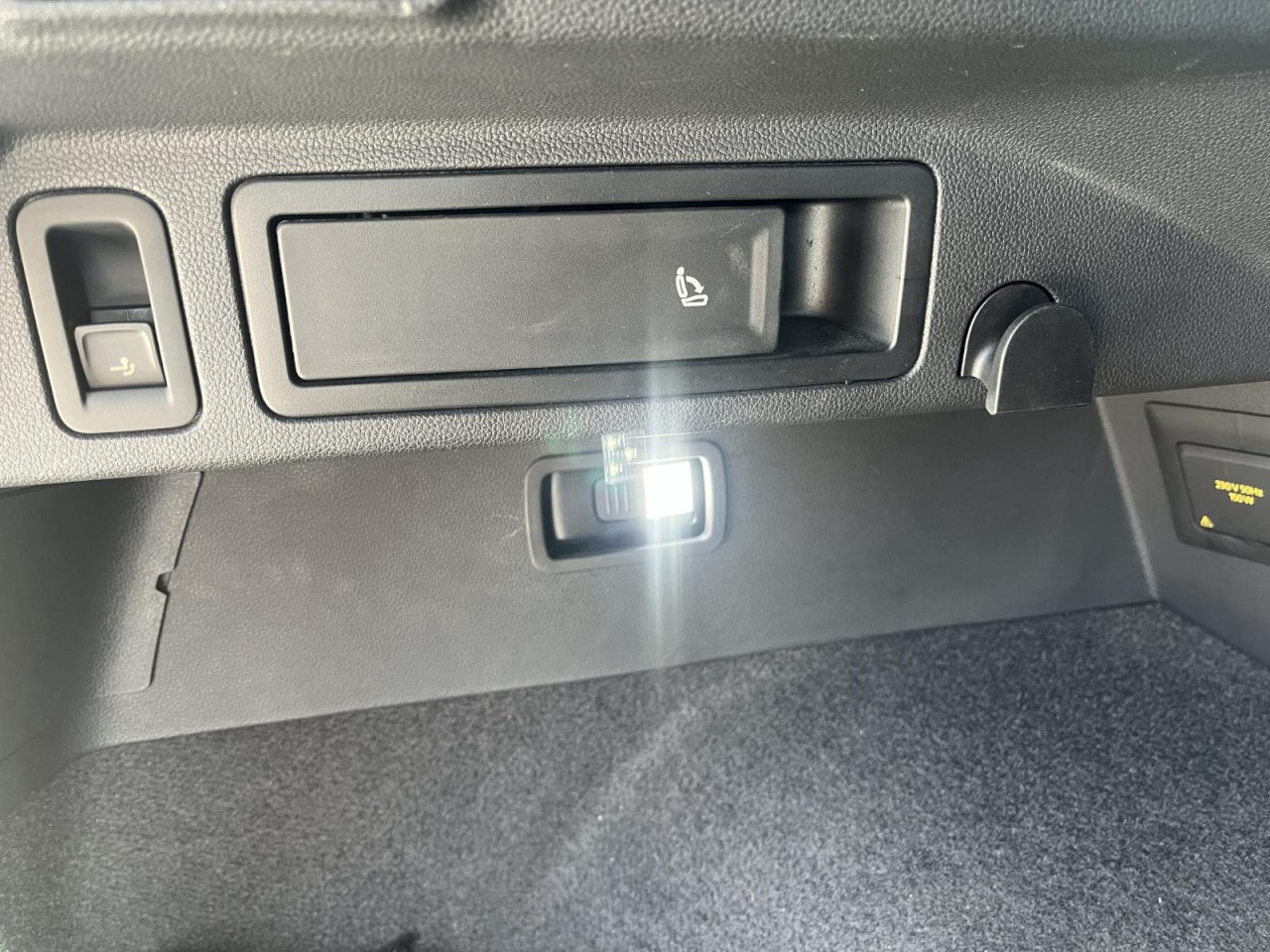 Tiguan 1.5 TSI Elegance DSG (MatrixLED+APP+NAVI+Panorama+AHK+Standh.+ACC)