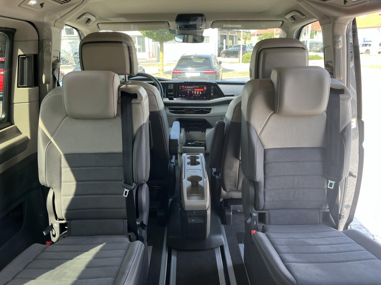 Multivan T7 2,0 TDI DSG Life LÜ (IQLight+Standhzg.+AHK)