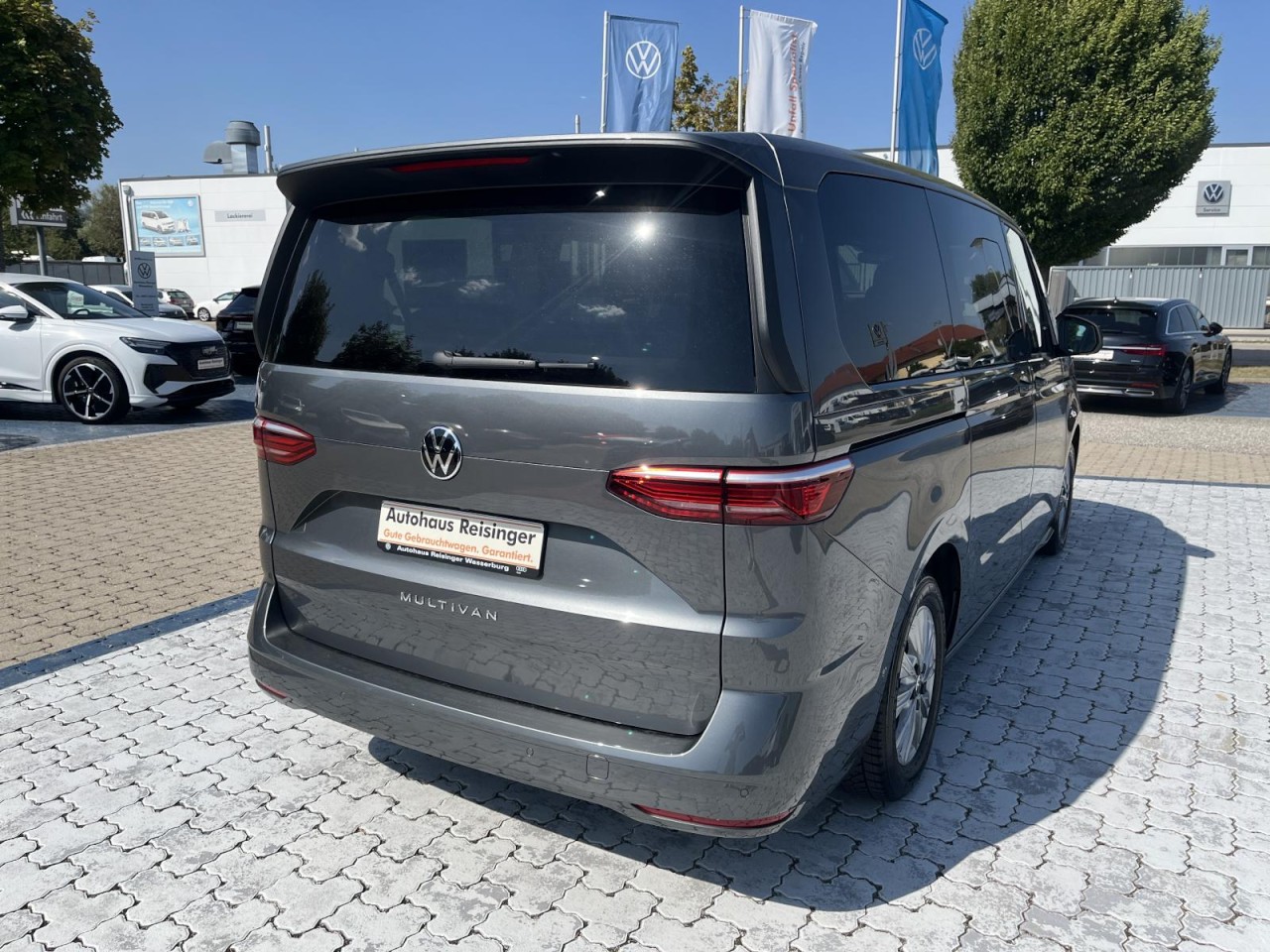 Multivan T7 2,0 TDI DSG Life LÜ (IQLight+Standhzg.+AHK)