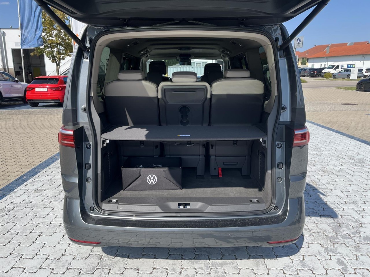Multivan T7 2,0 TDI DSG Life LÜ (IQLight+Standhzg.+AHK)