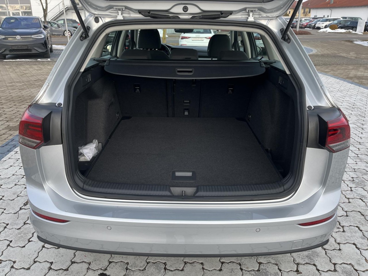 Golf VIII Variant 1.5 eTSI Life DSG (Navi+LED+Standh.+ACC)