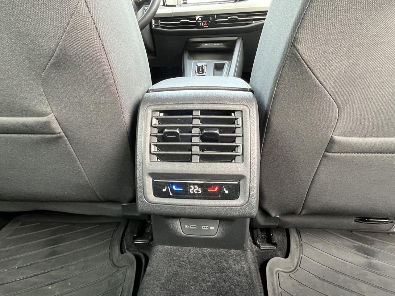 Golf VIII Variant 1.5 eTSI Life DSG (Navi+LED+Standh.+ACC)