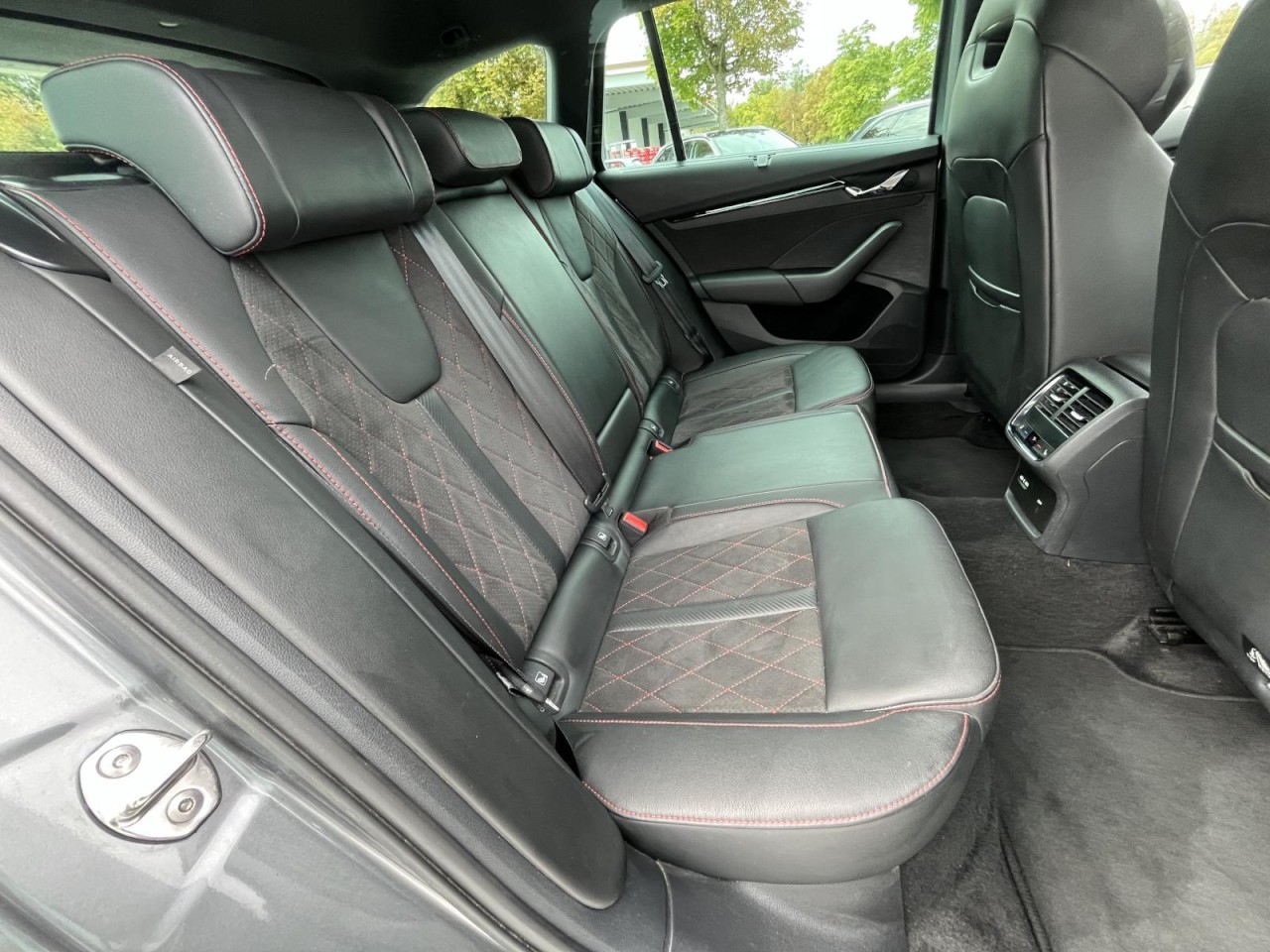 Octavia Combi 2.0 TDI RS Plus DSG (MatrixLED+NAVI+AHK+HeadUP+ACC+AppleCarPlay)