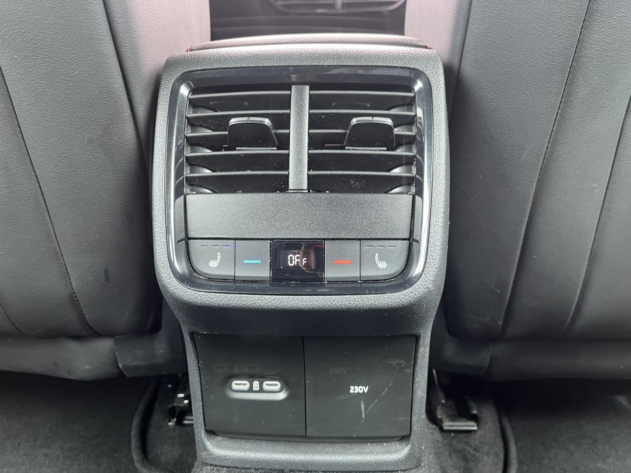 Octavia Combi 2.0 TDI RS Plus DSG (MatrixLED+NAVI+AHK+HeadUP+ACC+AppleCarPlay)