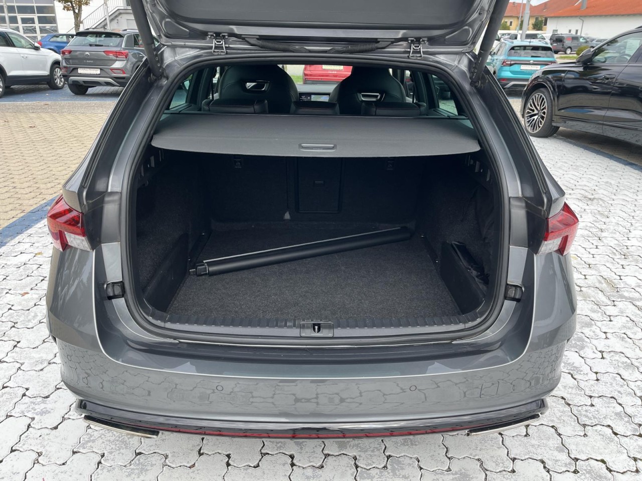 Octavia Combi 2.0 TDI RS Plus DSG (MatrixLED+NAVI+AHK+HeadUP+ACC+AppleCarPlay)