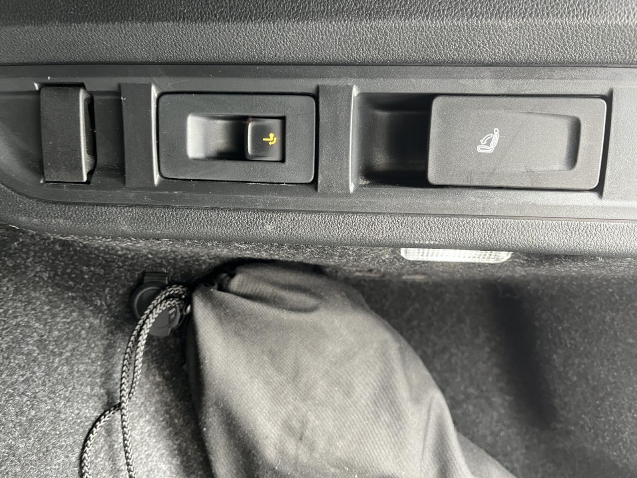 Octavia Combi 2.0 TDI RS Plus DSG (MatrixLED+NAVI+AHK+HeadUP+ACC+AppleCarPlay)