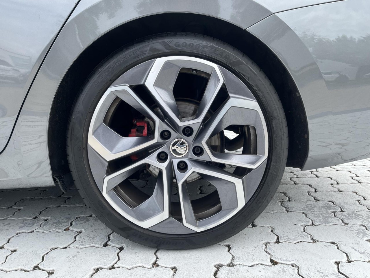 Octavia Combi 2.0 TDI RS Plus DSG (MatrixLED+NAVI+AHK+HeadUP+ACC+AppleCarPlay)