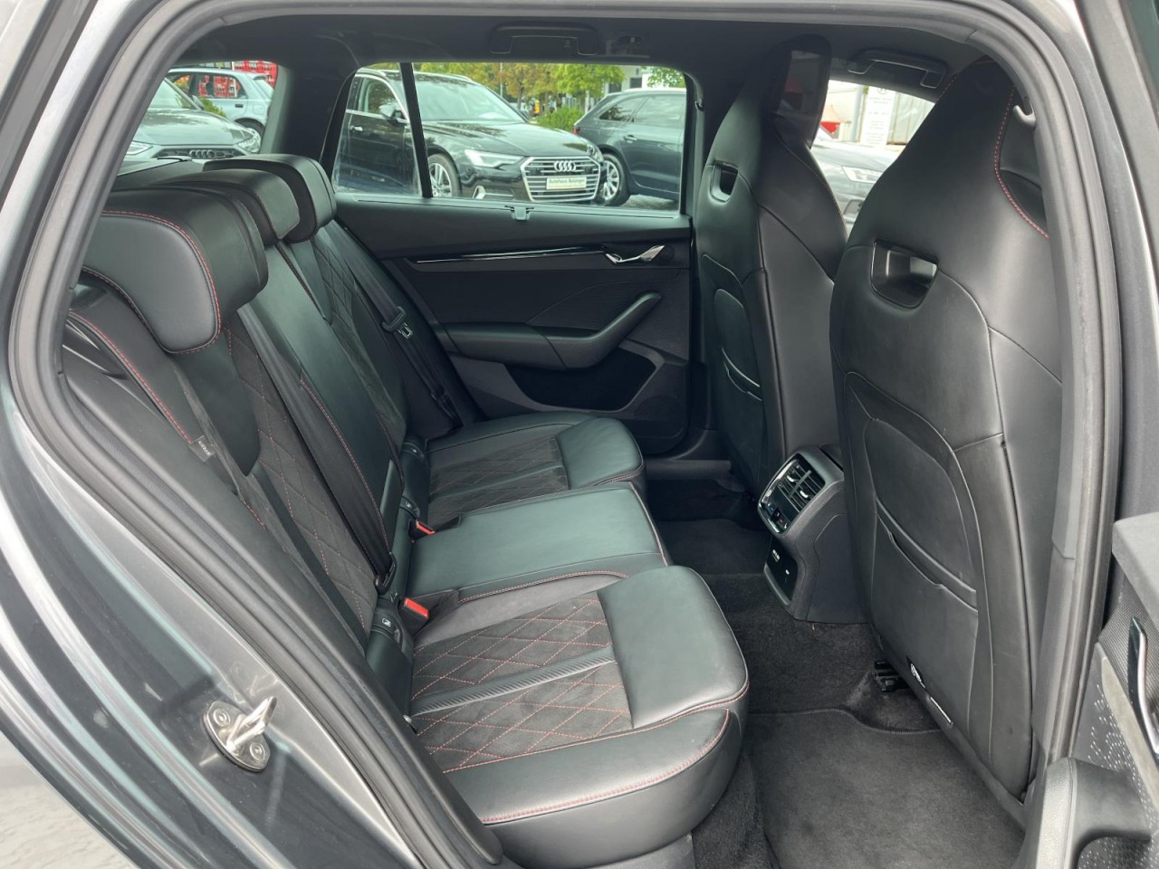 Octavia Combi 2.0 TDI RS Plus DSG (MatrixLED+NAVI+AHK+HeadUP+ACC+AppleCarPlay)