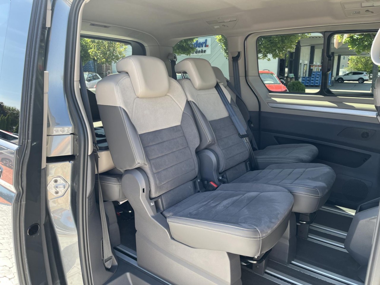 Multivan T7 2,0 TDI DSG Life KÜ (IQ.Light+Standhzg.+AHK)