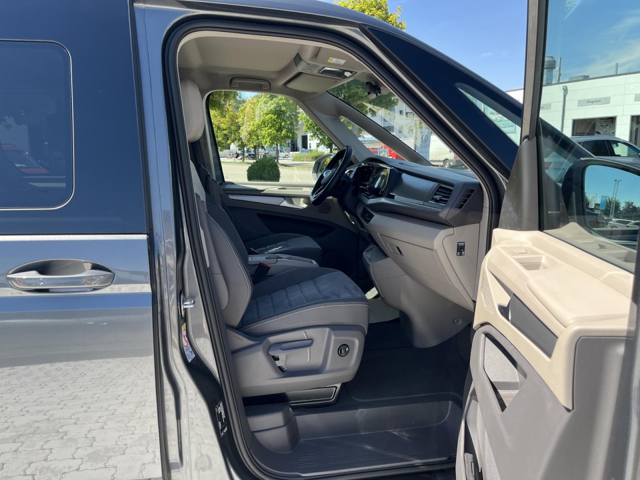 Multivan T7 2,0 TDI DSG Life KÜ (IQ.Light+Standhzg.+AHK)