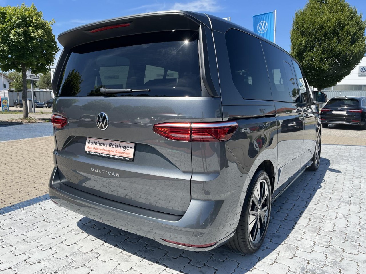 Multivan T7 2,0 TDI DSG Life KÜ (IQ.Light+Standhzg.+AHK)