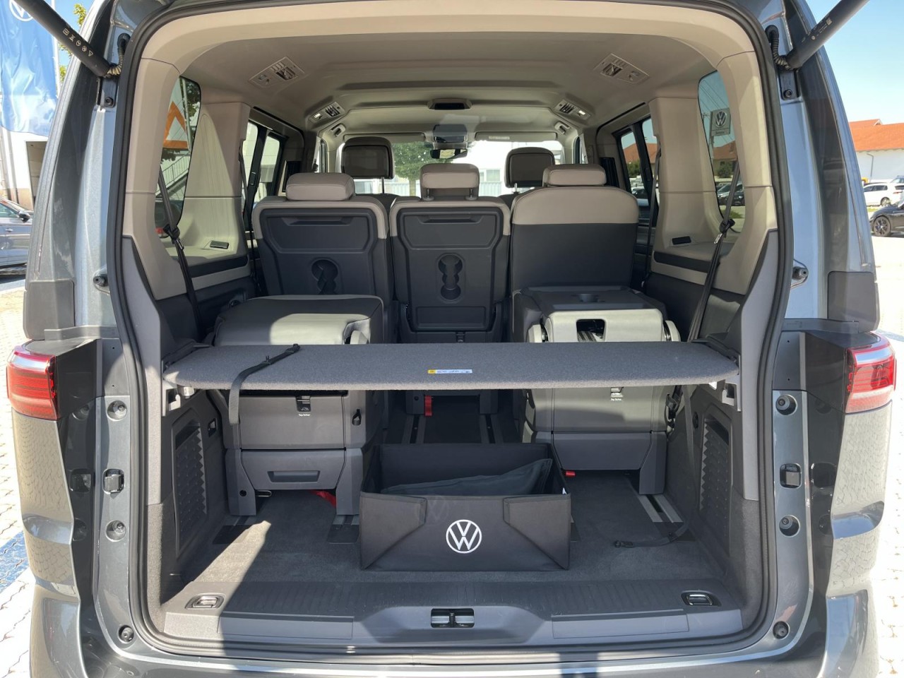 Multivan T7 2,0 TDI DSG Life KÜ (IQ.Light+Standhzg.+AHK)