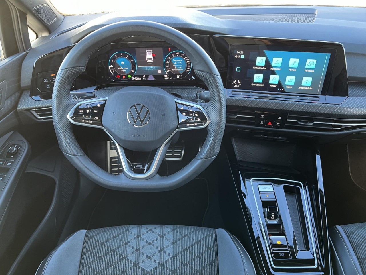 Golf VIII Variant 1,5 eTSI R-Line DSG (AHK+Navi+RearView)