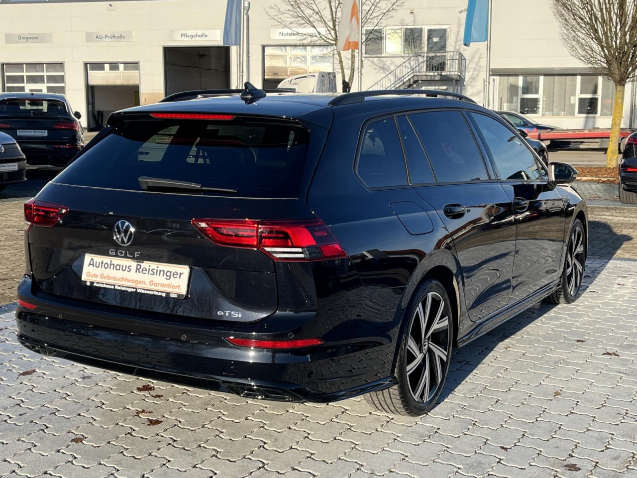 Golf VIII Variant 1,5 eTSI R-Line DSG (AHK+Navi+RearView)