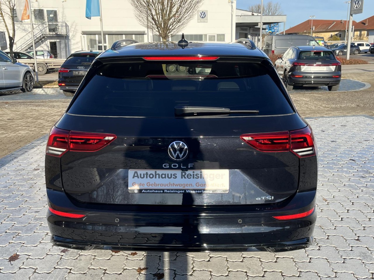 Golf VIII Variant 1,5 eTSI R-Line DSG (AHK+Navi+RearView)