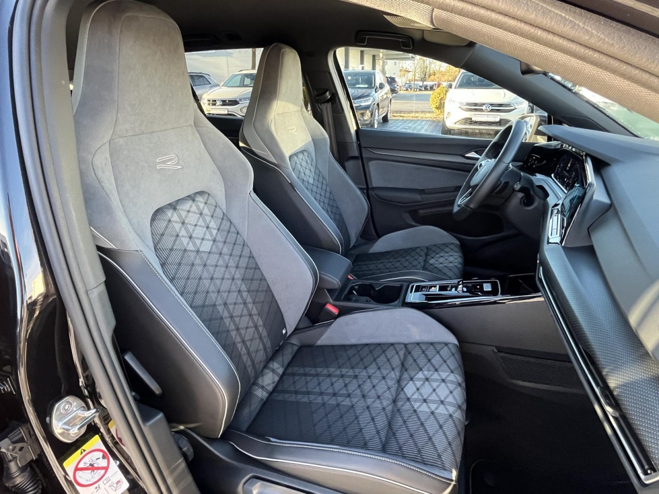 Golf VIII Variant 1,5 eTSI R-Line DSG (AHK+Navi+RearView)