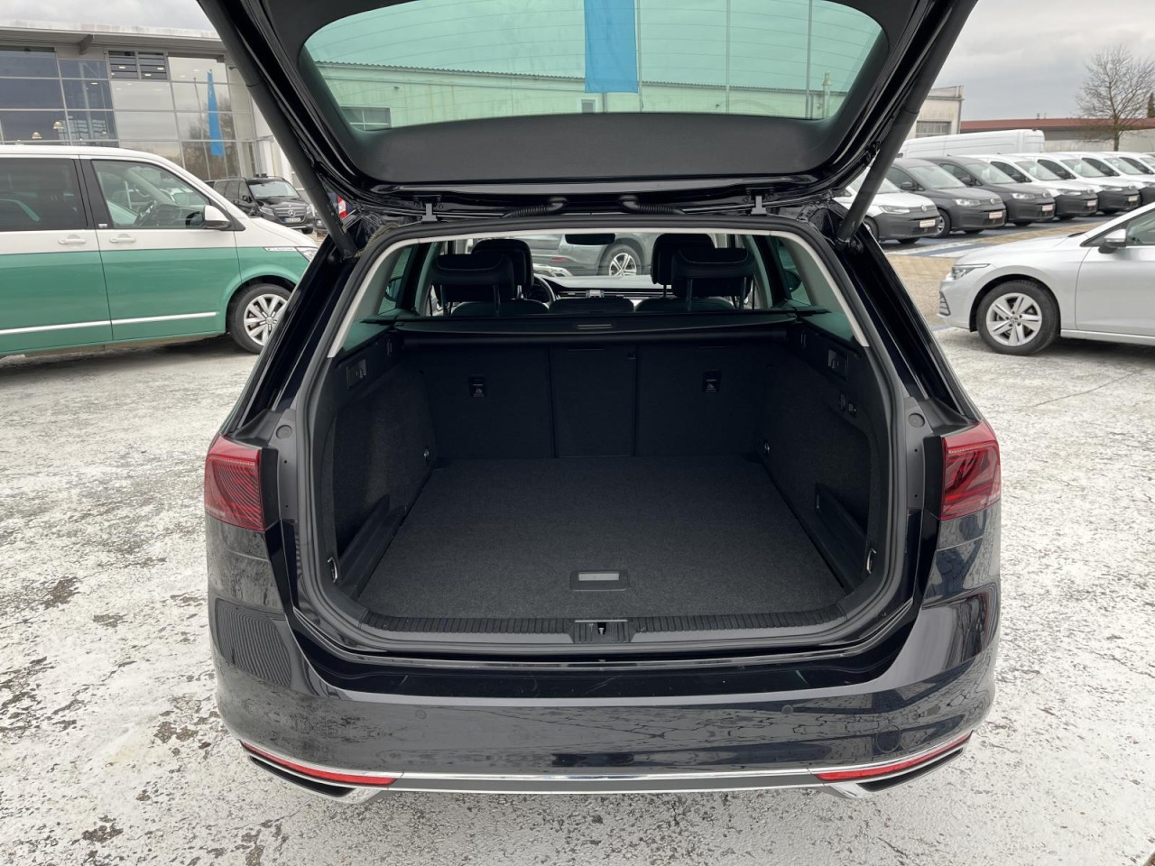 Passat Variant 2.0 TDI Elegance DSG (AHK+LEDMatrix+RearView)
