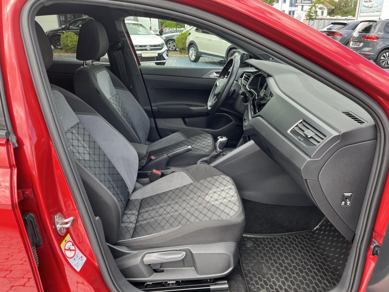 Taigo 1.0 TSI DSG R-Line (Panorama+RearView+Beats+ACC)