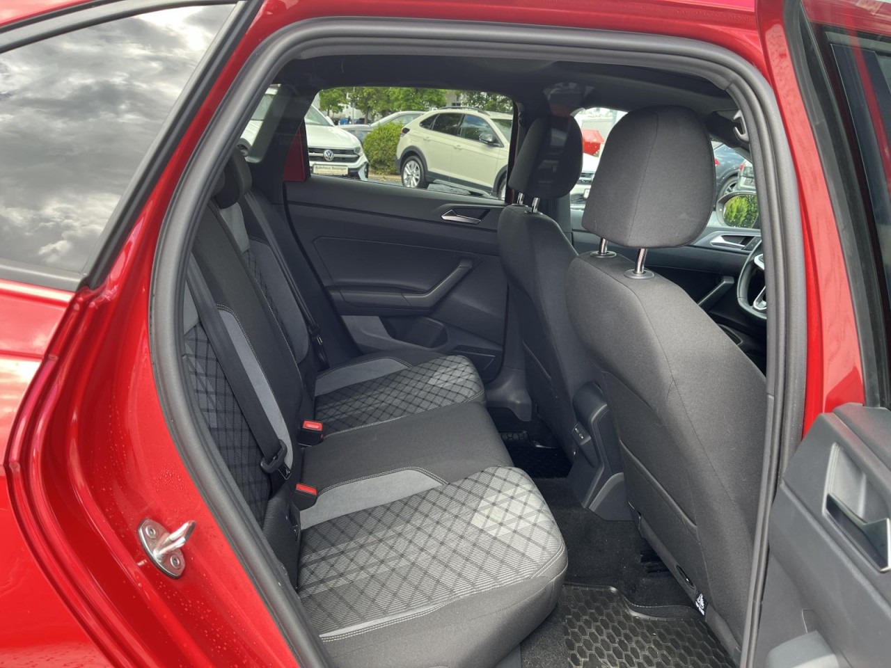 Taigo 1.0 TSI DSG R-Line (Panorama+RearView+Beats+ACC)