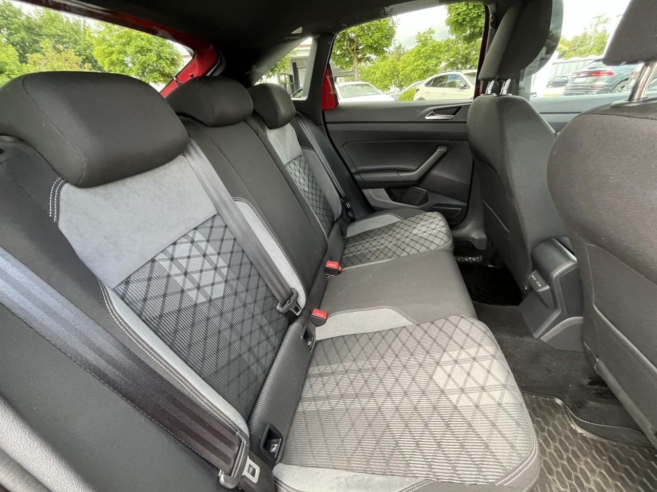 Taigo 1.0 TSI DSG R-Line (Panorama+RearView+Beats+ACC)