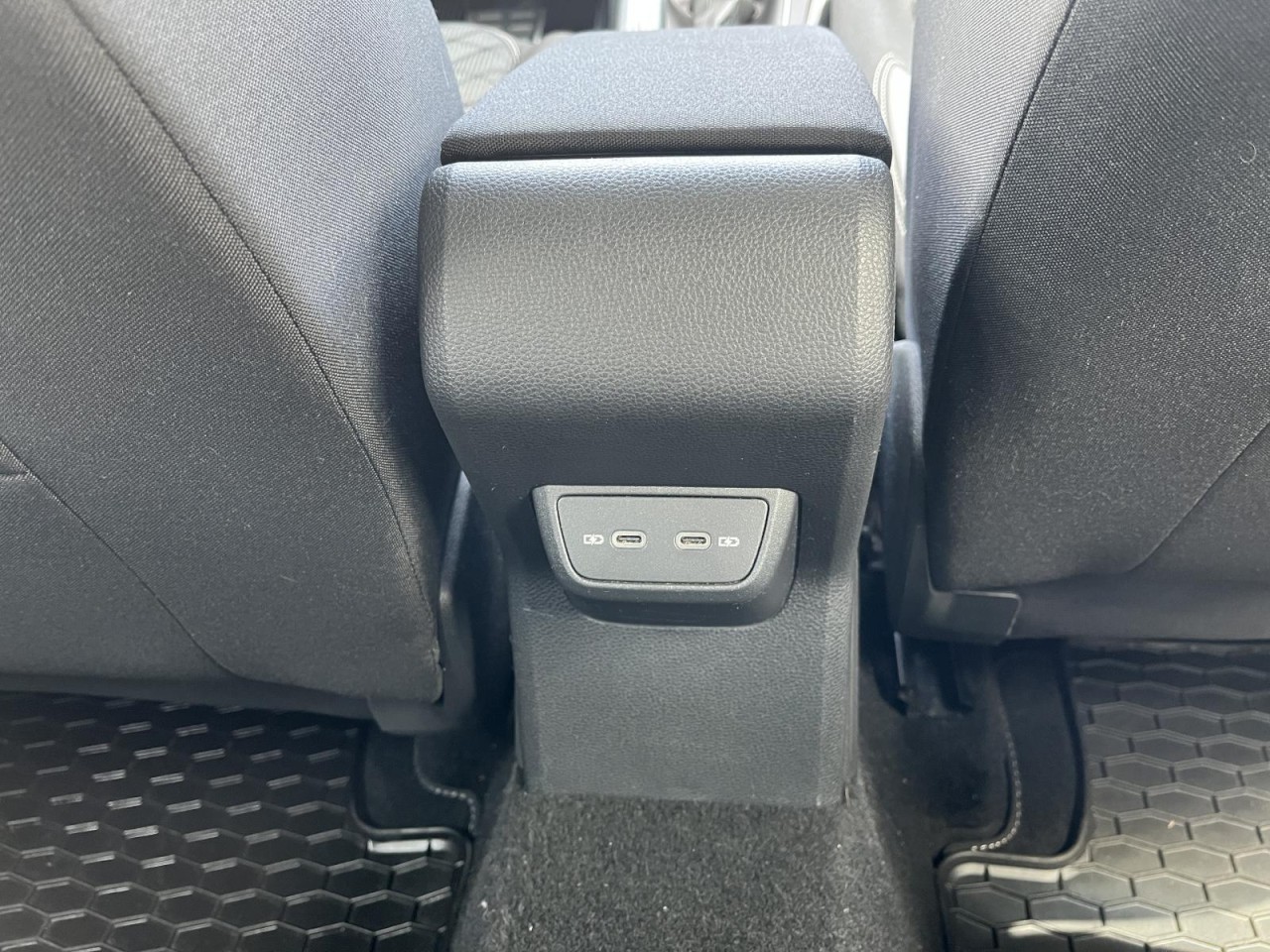 Taigo 1.0 TSI DSG R-Line (Panorama+RearView+Beats+ACC)