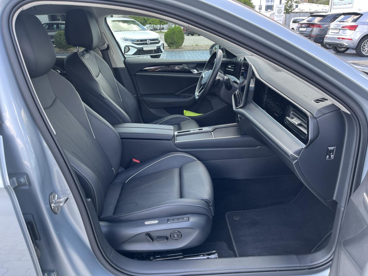 Passat Variant 2.0 TDI Business DSG (MatrixLED+APP+HeadUP+AHK+RearView+NAVI)
