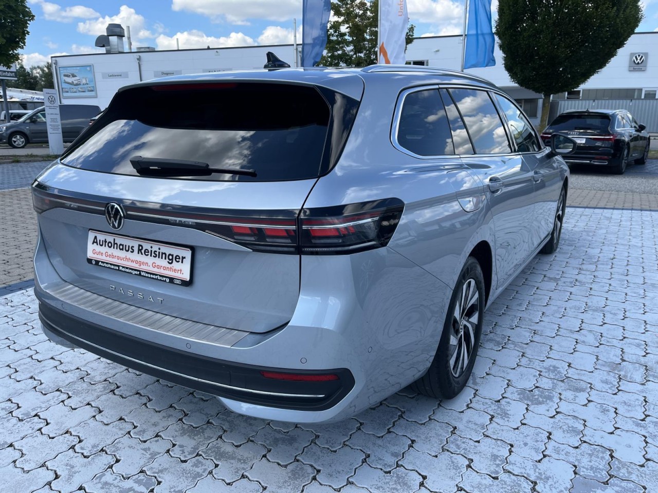 Passat Variant 2.0 TDI Business DSG (MatrixLED+APP+HeadUP+AHK+RearView+NAVI)