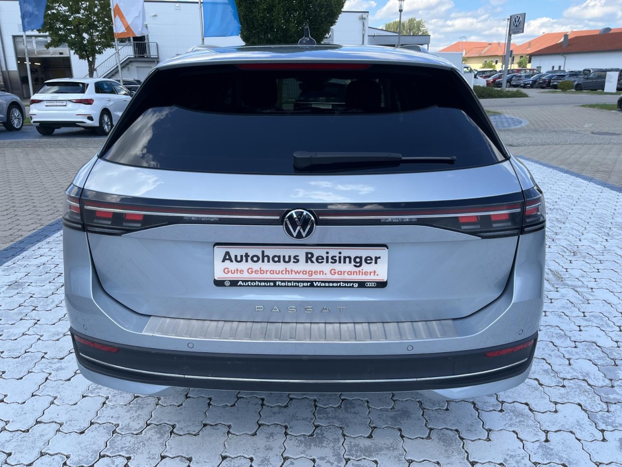 Passat Variant 2.0 TDI Business DSG (MatrixLED+APP+HeadUP+AHK+RearView+NAVI)