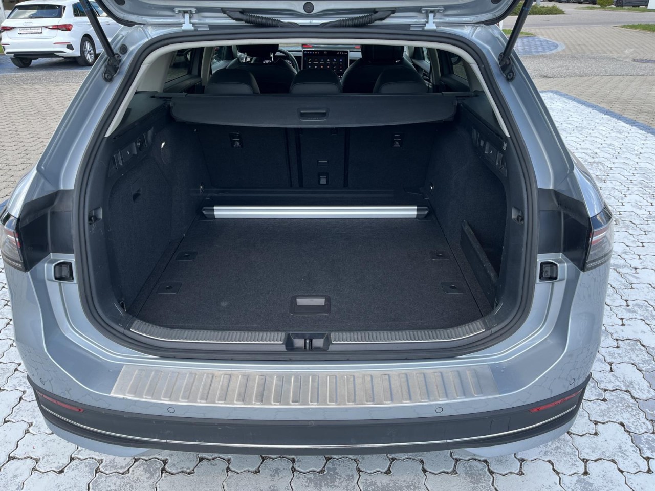 Passat Variant 2.0 TDI Business DSG (MatrixLED+APP+HeadUP+AHK+RearView+NAVI)