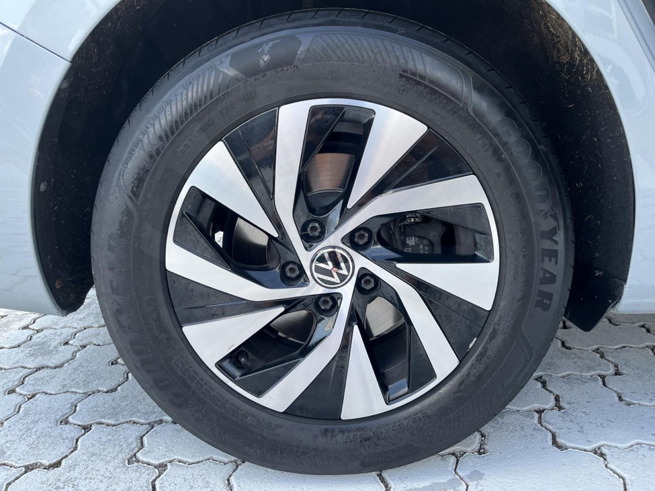 Passat Variant 2.0 TDI Business DSG (MatrixLED+APP+HeadUP+AHK+RearView+NAVI)