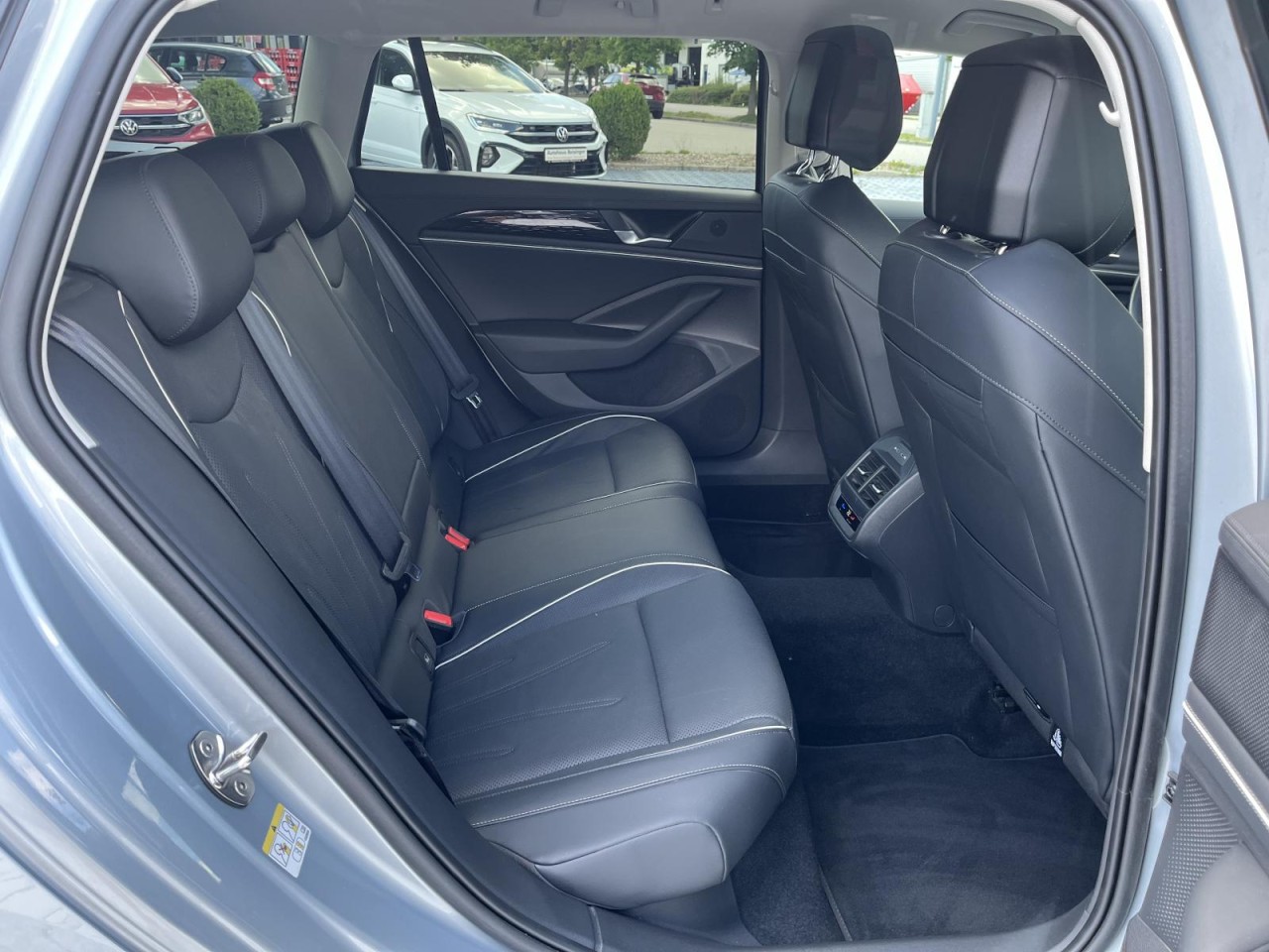 Passat Variant 2.0 TDI Business DSG (MatrixLED+APP+HeadUP+AHK+RearView+NAVI)