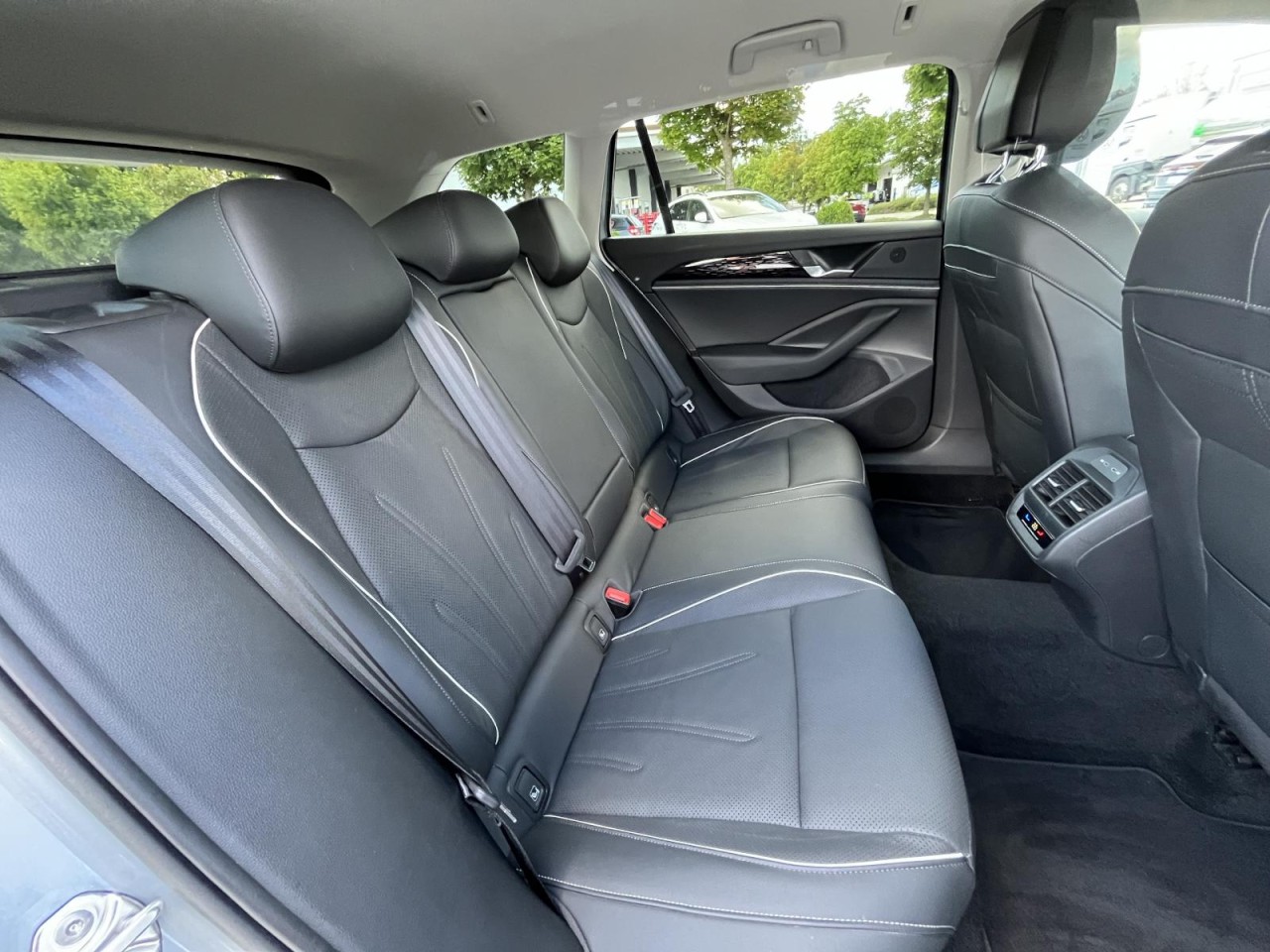 Passat Variant 2.0 TDI Business DSG (MatrixLED+APP+HeadUP+AHK+RearView+NAVI)