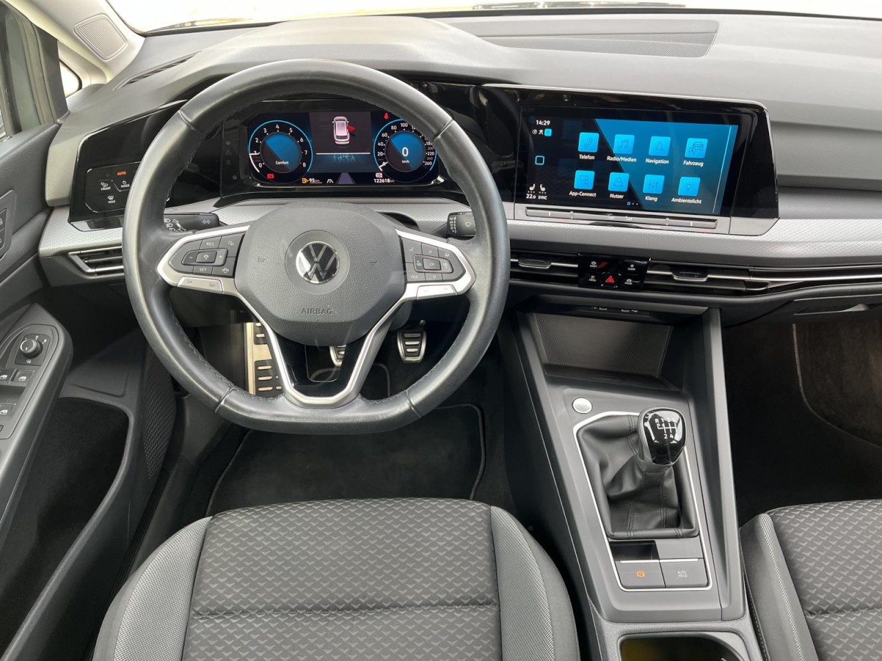 Golf VIII Variant 1.5 TSI Active (NAVI+LED+APP+RearView)
