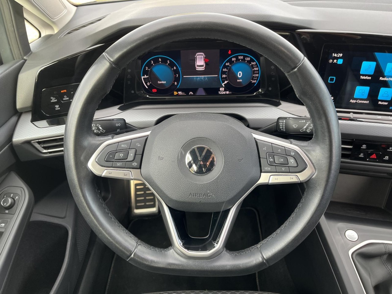 Golf VIII Variant 1.5 TSI Active (NAVI+LED+APP+RearView)
