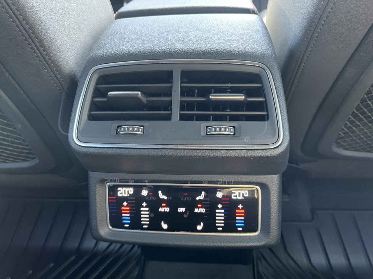 Q8 e-tron 55 quattro S-Lline (MatrixLED+MMINavi+Bang&Oluf.)