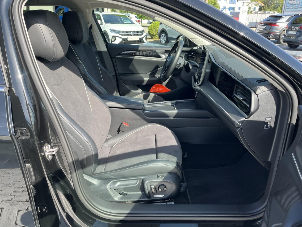 Passat Variant 2.0 TDI Business DSG (LED+NAVI+AHK+APP+ACC+RearView+HeadUp)