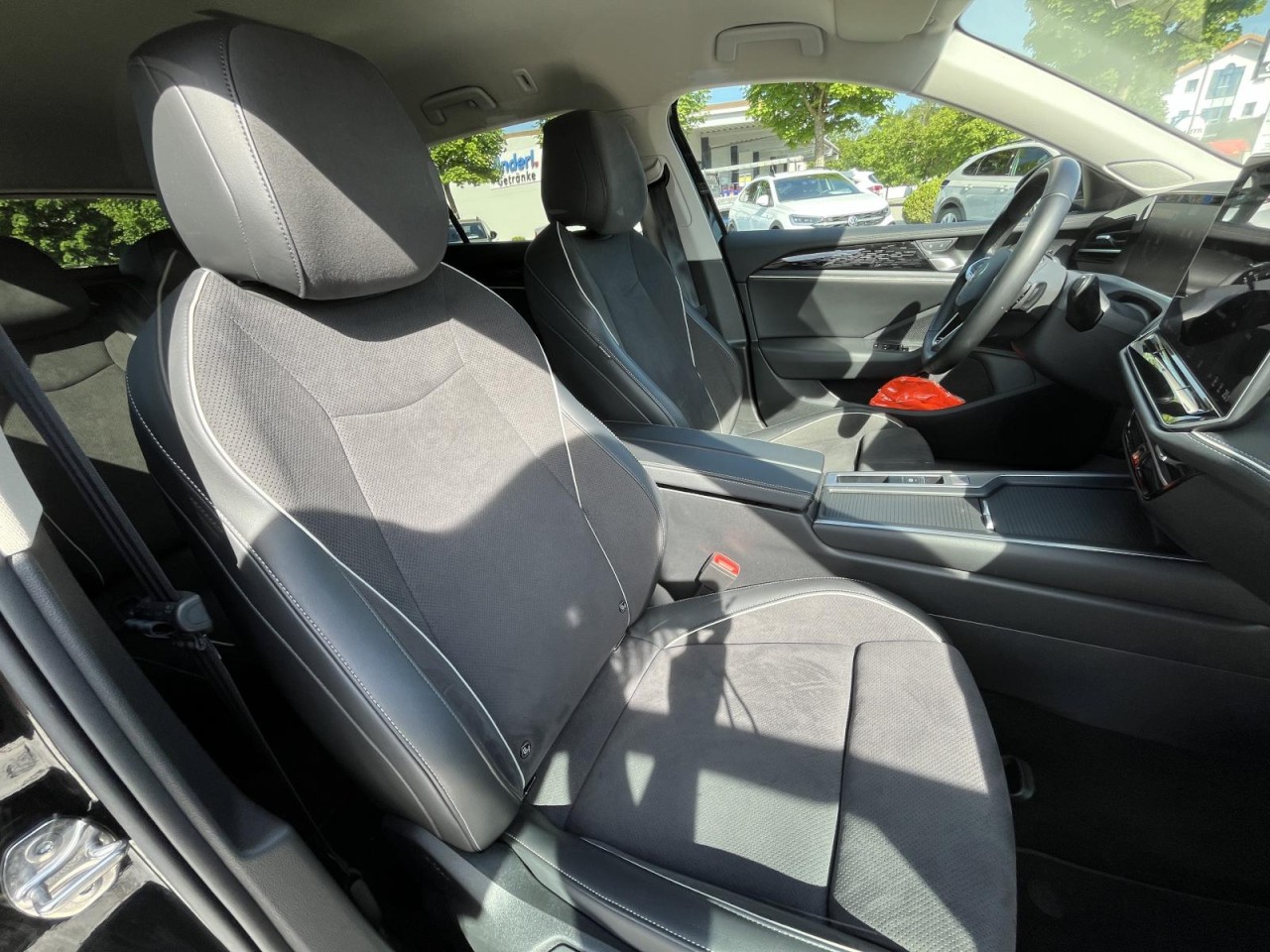 Passat Variant 2.0 TDI Business DSG (LED+NAVI+AHK+APP+ACC+RearView+HeadUp)