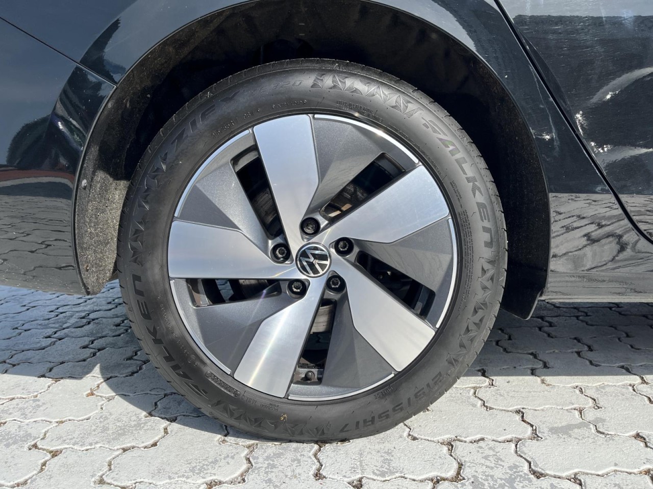 Passat Variant 2.0 TDI Business DSG (LED+NAVI+AHK+APP+ACC+RearView+HeadUp)