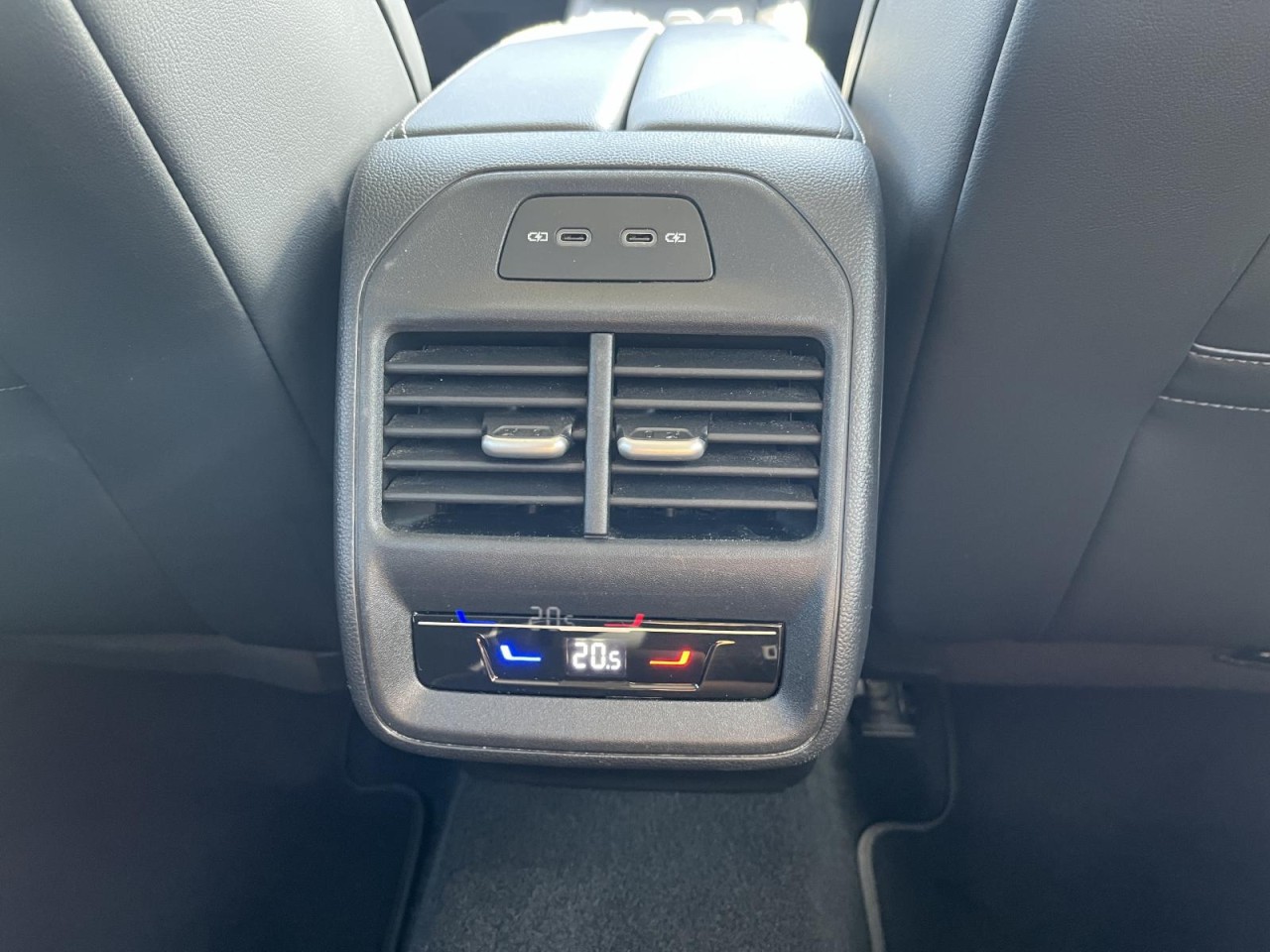 Passat Variant 2.0 TDI Business DSG (LED+NAVI+AHK+APP+ACC+RearView+HeadUp)