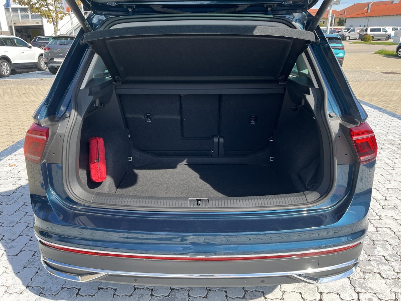 Tiguan 2.0 TDI Elegance (MatrixLED+NAVI+APP+AHK+IQDrive+Standh.)