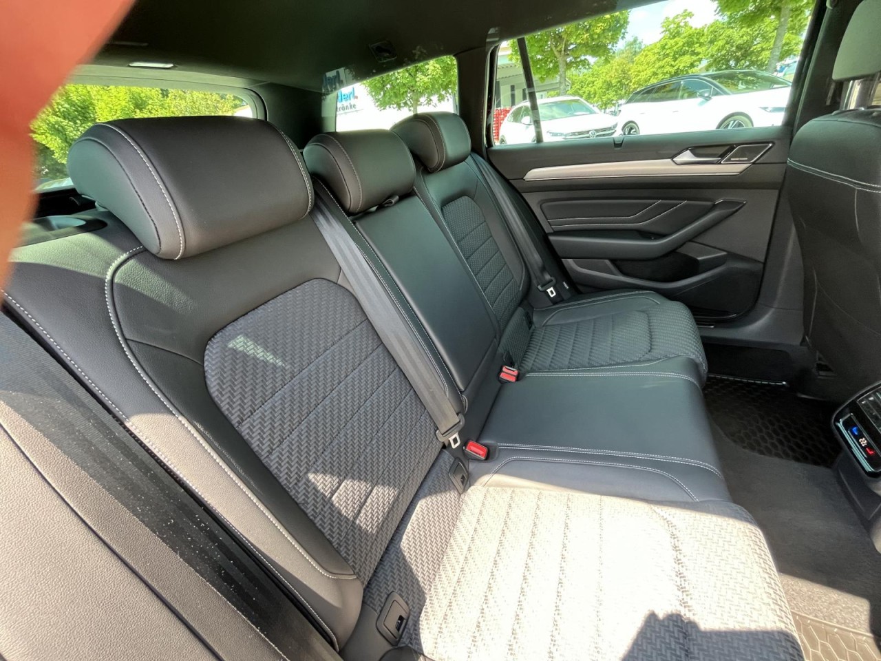 Passat Variant 2.0 TDI DSG R-Line (MatrixLED+AHK+Standh.+R-Kamera)