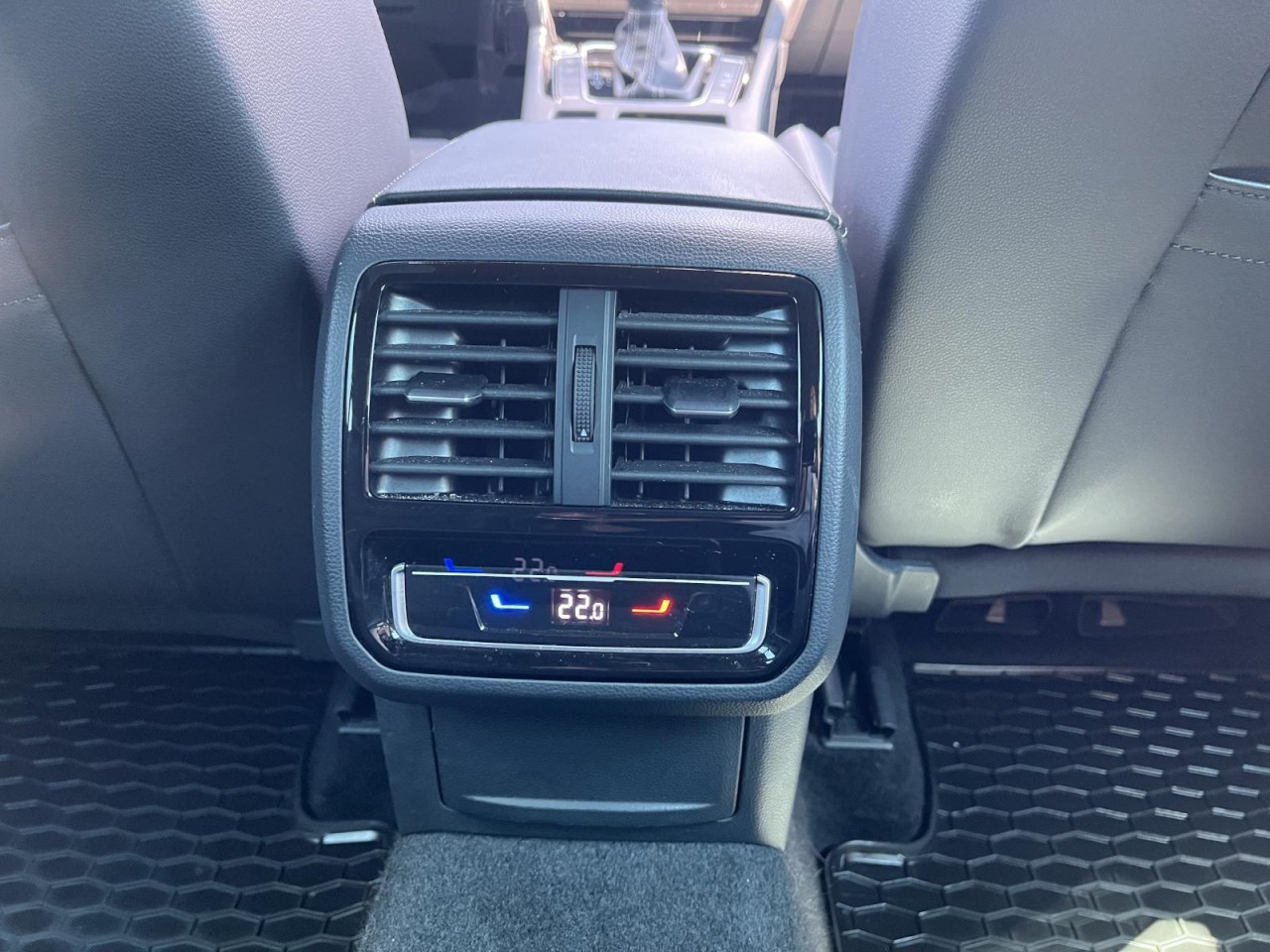 Passat Variant 2.0 TDI DSG R-Line (MatrixLED+AHK+Standh.+R-Kamera)