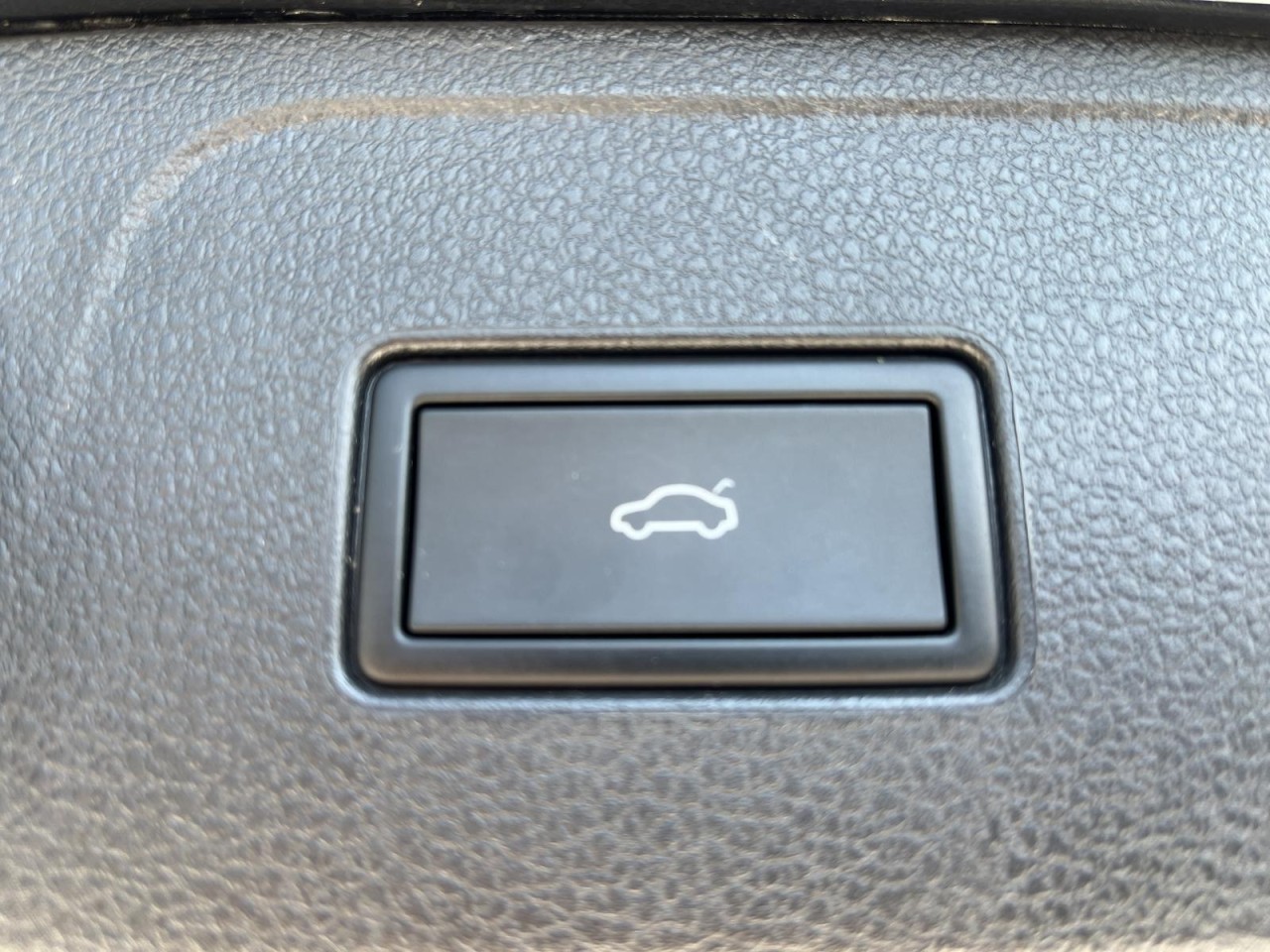 Passat Variant 2.0 TDI DSG R-Line (MatrixLED+AHK+Standh.+R-Kamera)