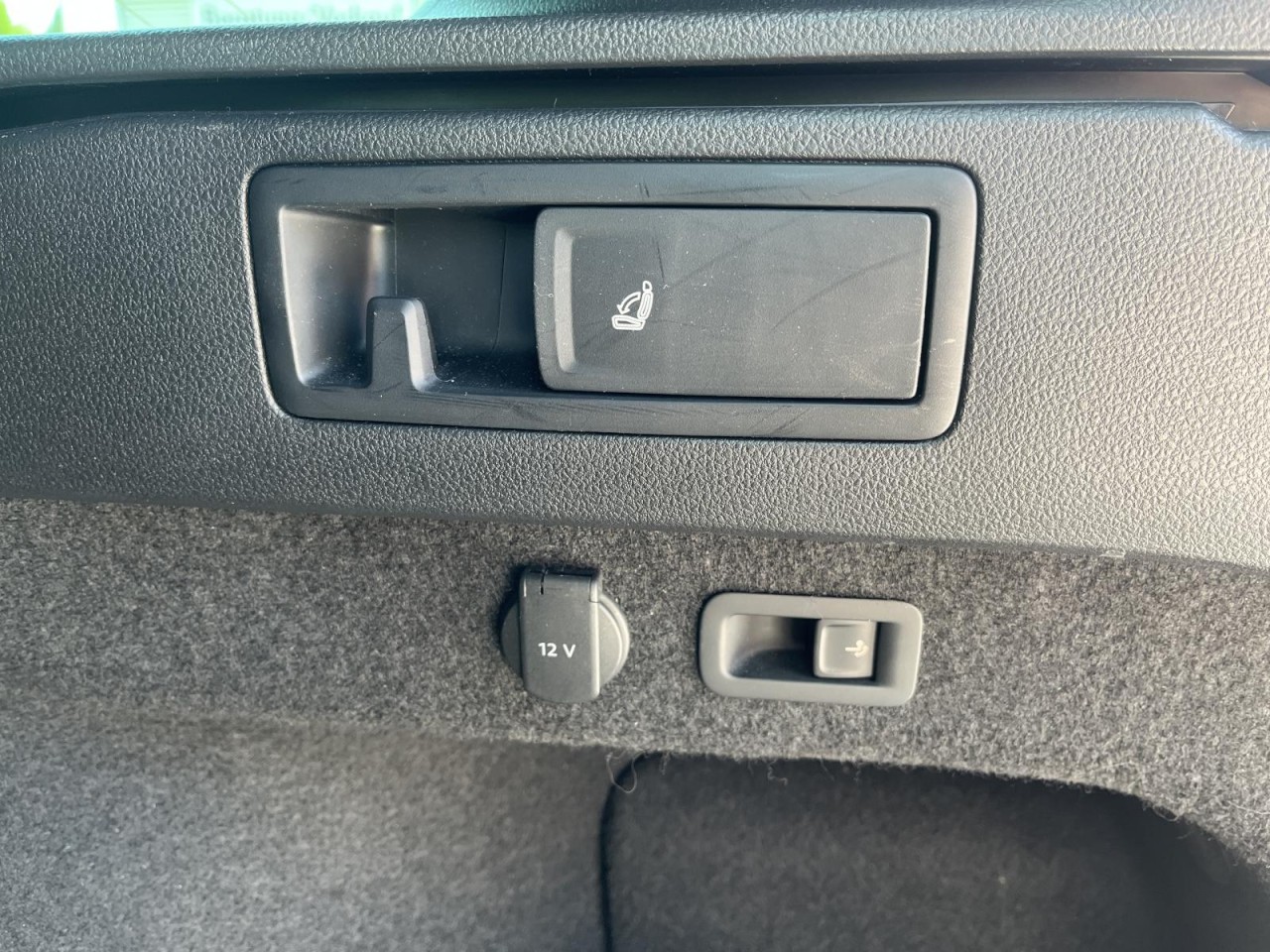 Passat Variant 2.0 TDI DSG R-Line (MatrixLED+AHK+Standh.+R-Kamera)