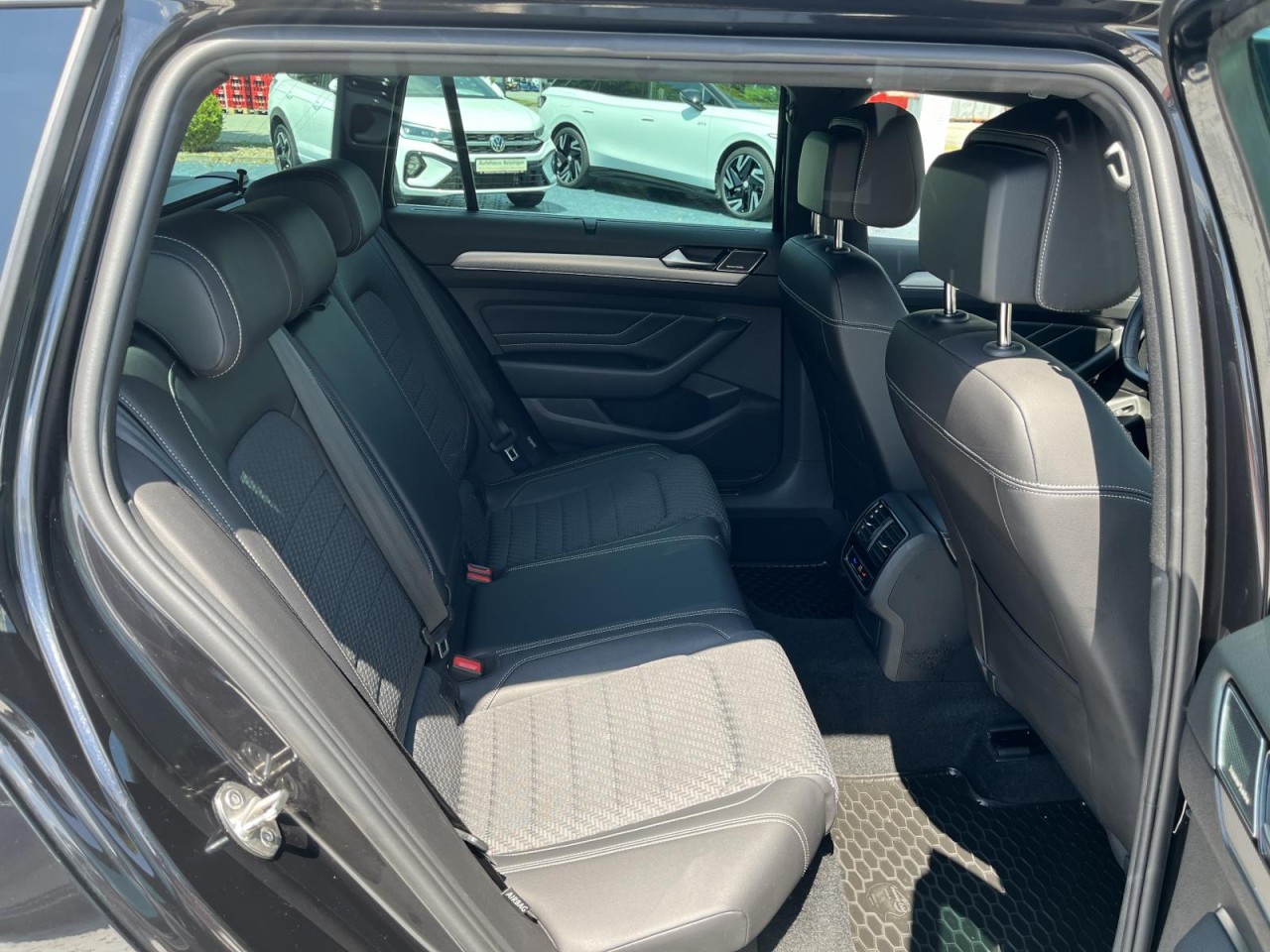 Passat Variant 2.0 TDI DSG R-Line (MatrixLED+AHK+Standh.+R-Kamera)