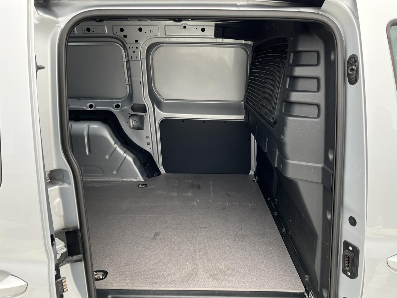 Caddy Maxi 2,0 TDI DSG Cargo (NAVI,LED,RearView,Standh.)